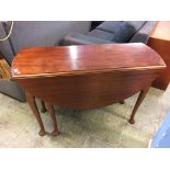 An Edwardian mahogany gateleg table