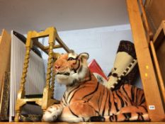 A plate rack and plush tiger etc.