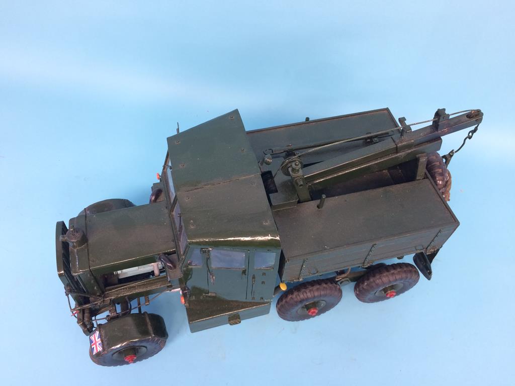 A military lorry with crane attachment, 45cm length - Image 4 of 5