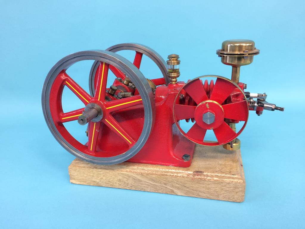 An Amanco stationary engine, Waterloo, Iowa, USA, 33cm width