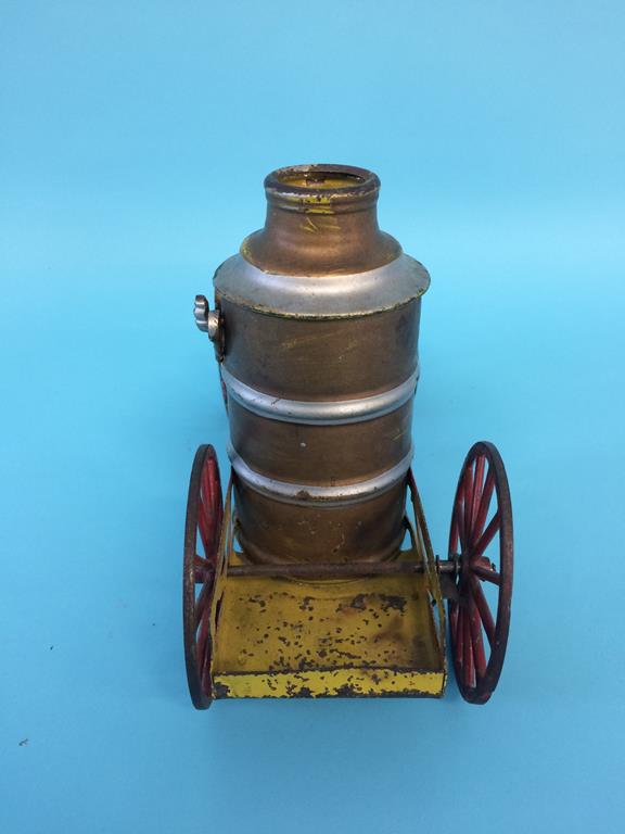 An old tinplate painted fire tender, 29cm width - Image 5 of 5