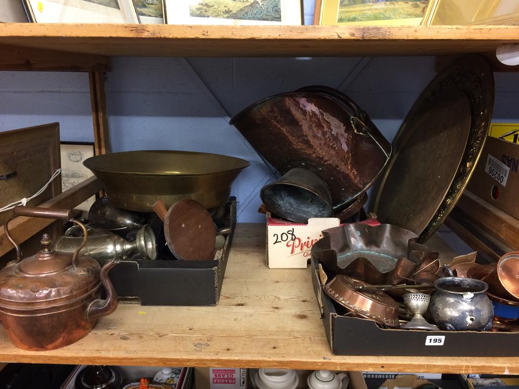 A shelf of assorted brassware etc.