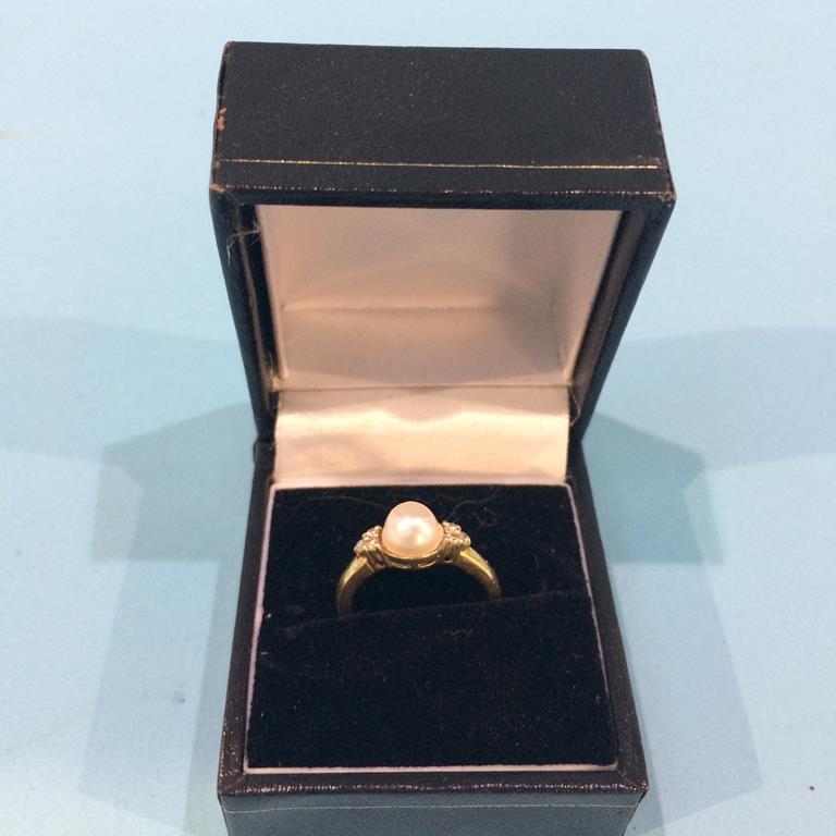 A pearl mounted ring, 18ct?