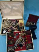 A quantity of costume jewellery