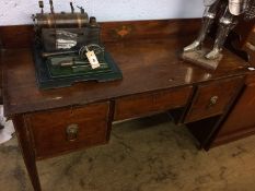 An Edwardian mahogany serving table