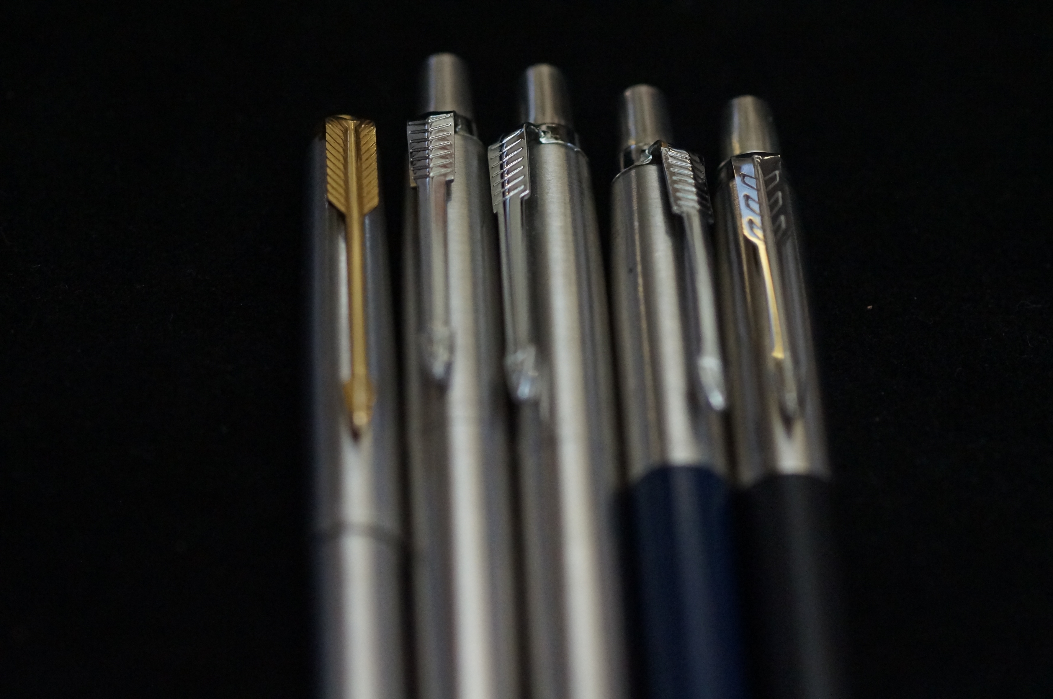 5 ballpoint Parker pens