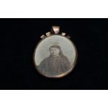 Early 20th century 9ct gold photo locket