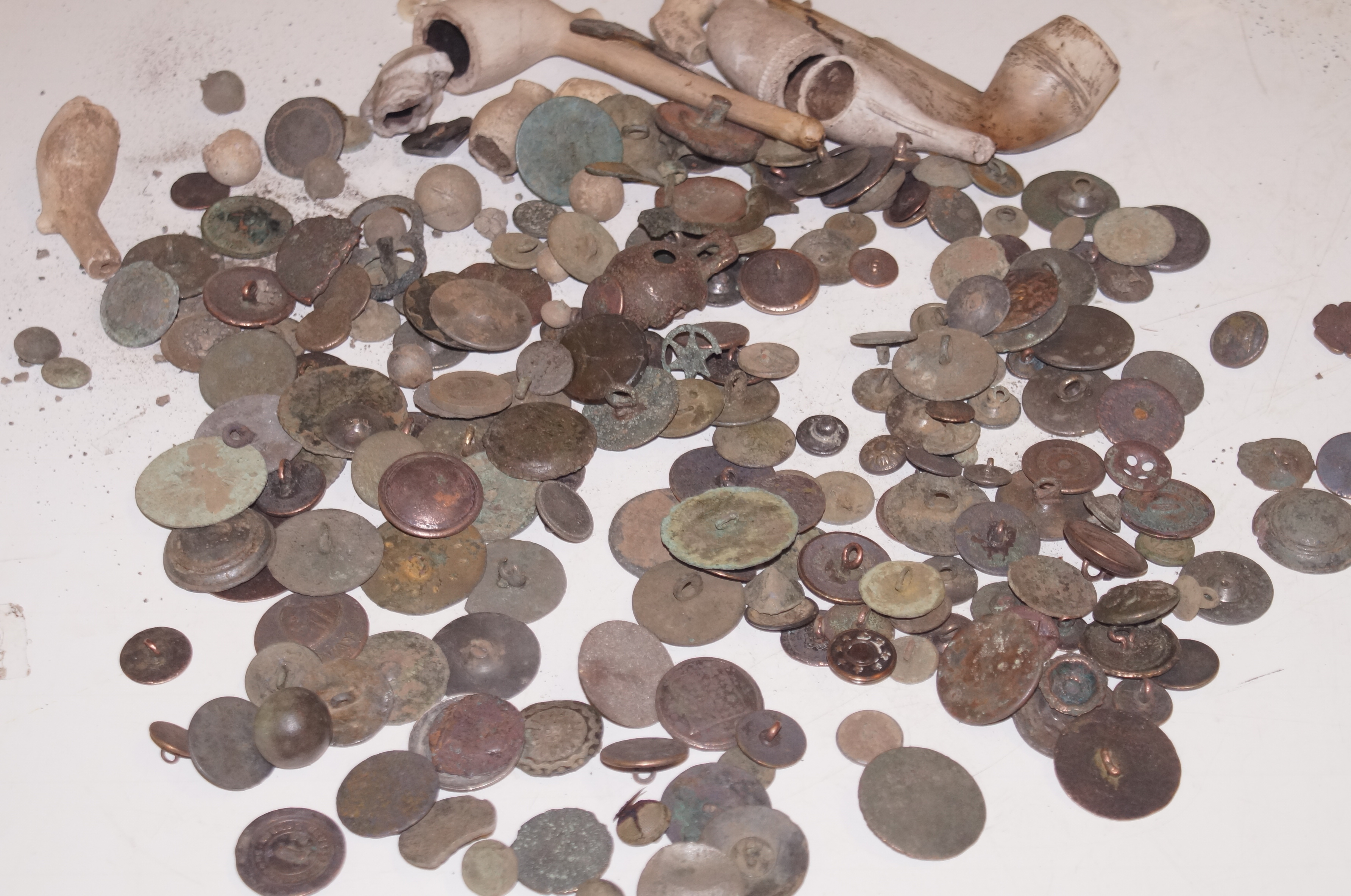 Collection of metal detector finds to include clay