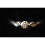 18ct Solitaire and Diamond Ring approx 0.03 diamon