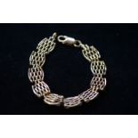 9ct Gold Gate Bracelet - Weight 16 grams, Length 1