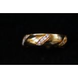 18ct Gold and Diamond Ring - Size O