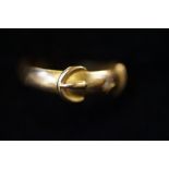 18ct Gold Bottle Ring set with Chip Diamond - Size