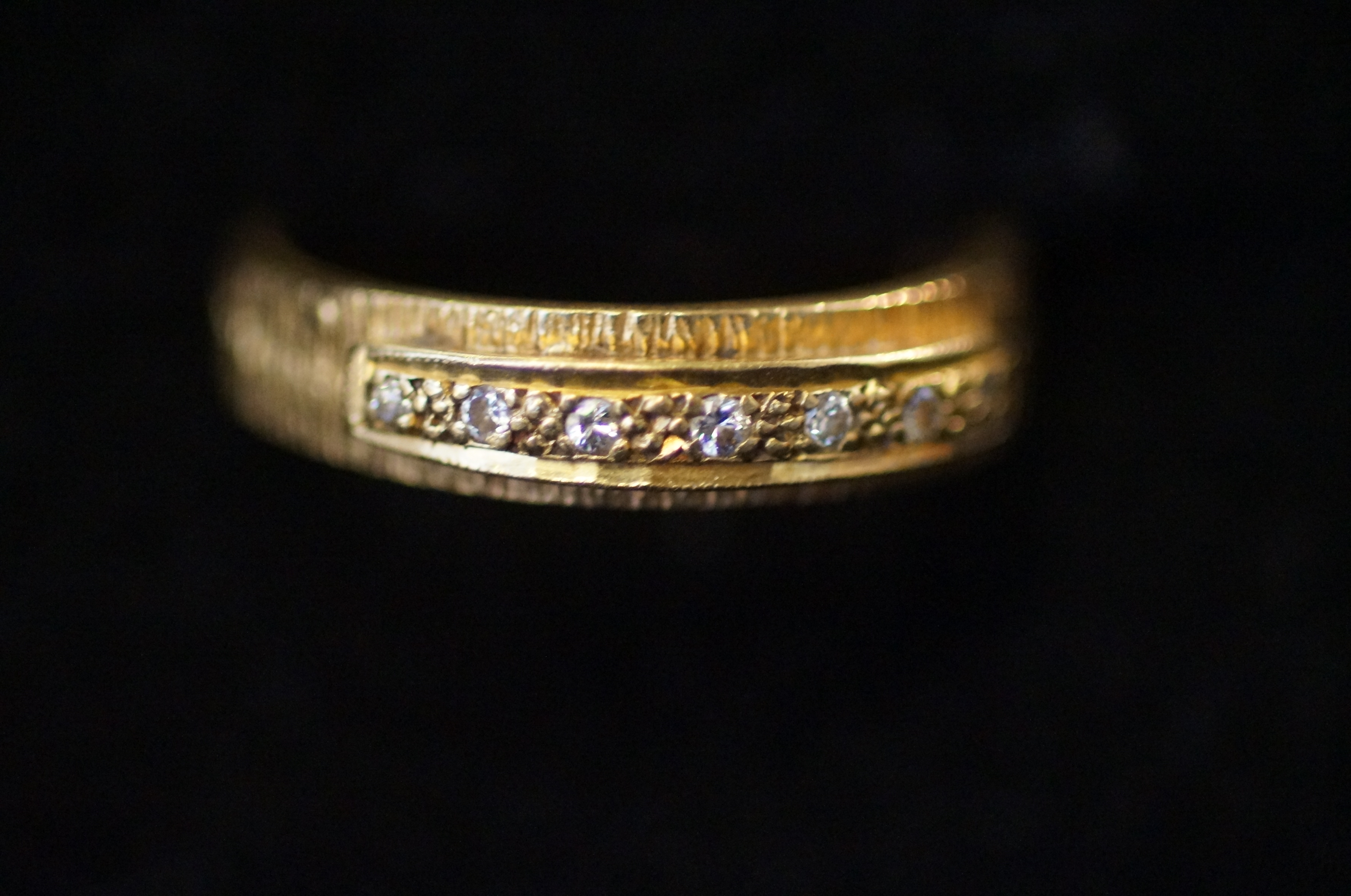 18ct Gold and Diamond Ring - Size N