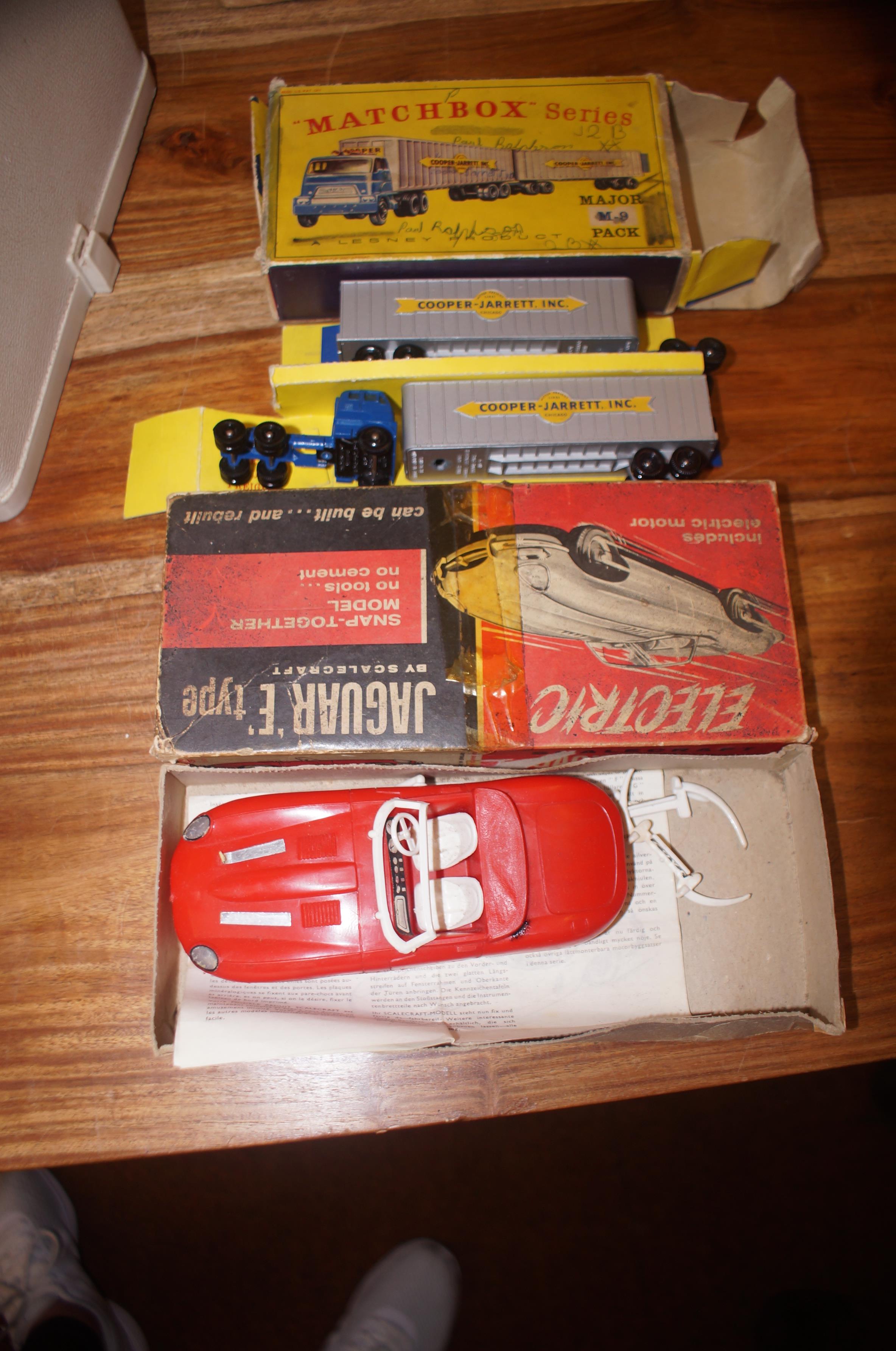 Matchbox Series Major M.9 Pack together with a vin