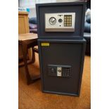 Two digital Safes with Keys