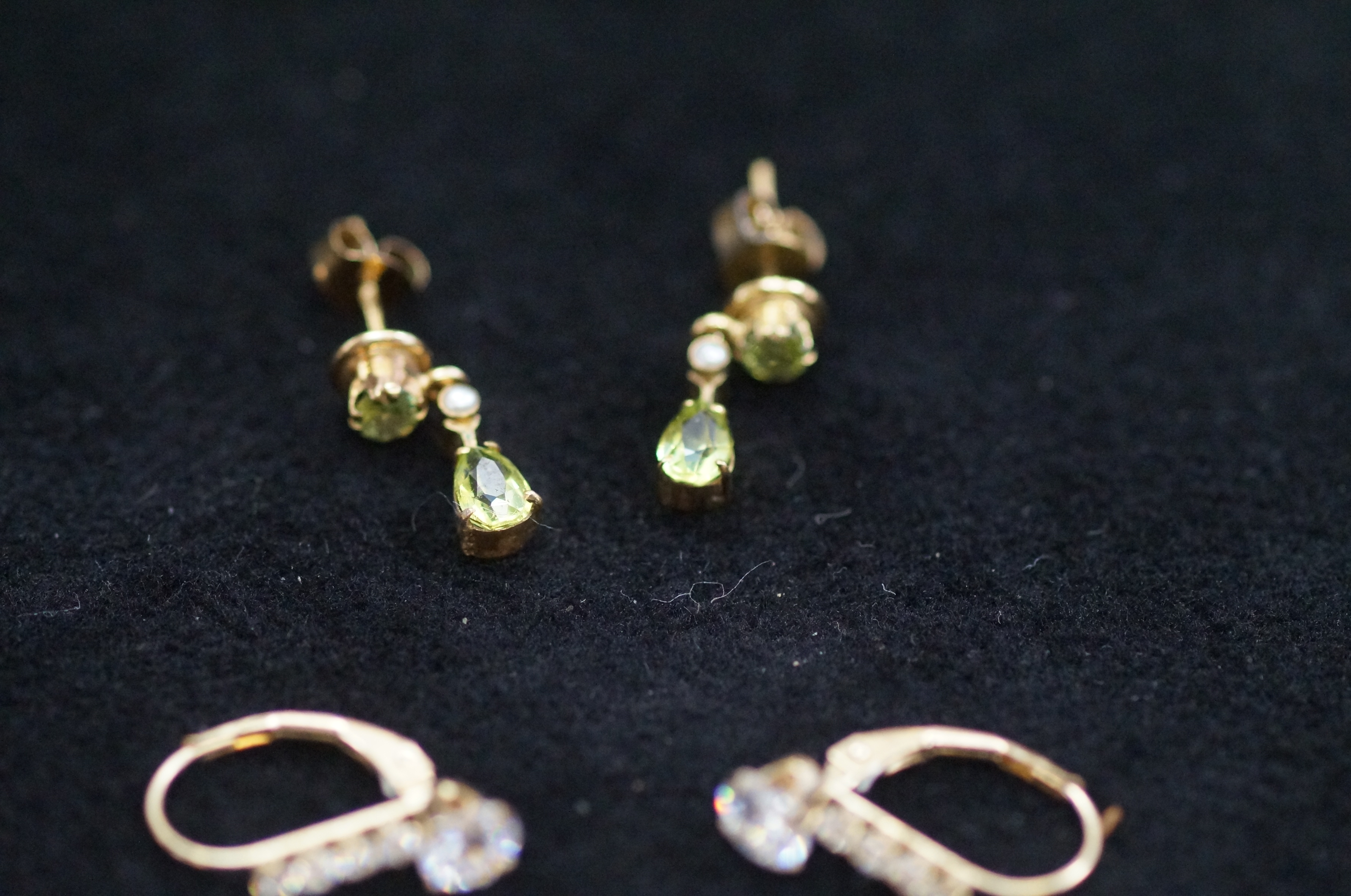 Two Pairs of 9ct Gold Earrings (One Pair with Peri