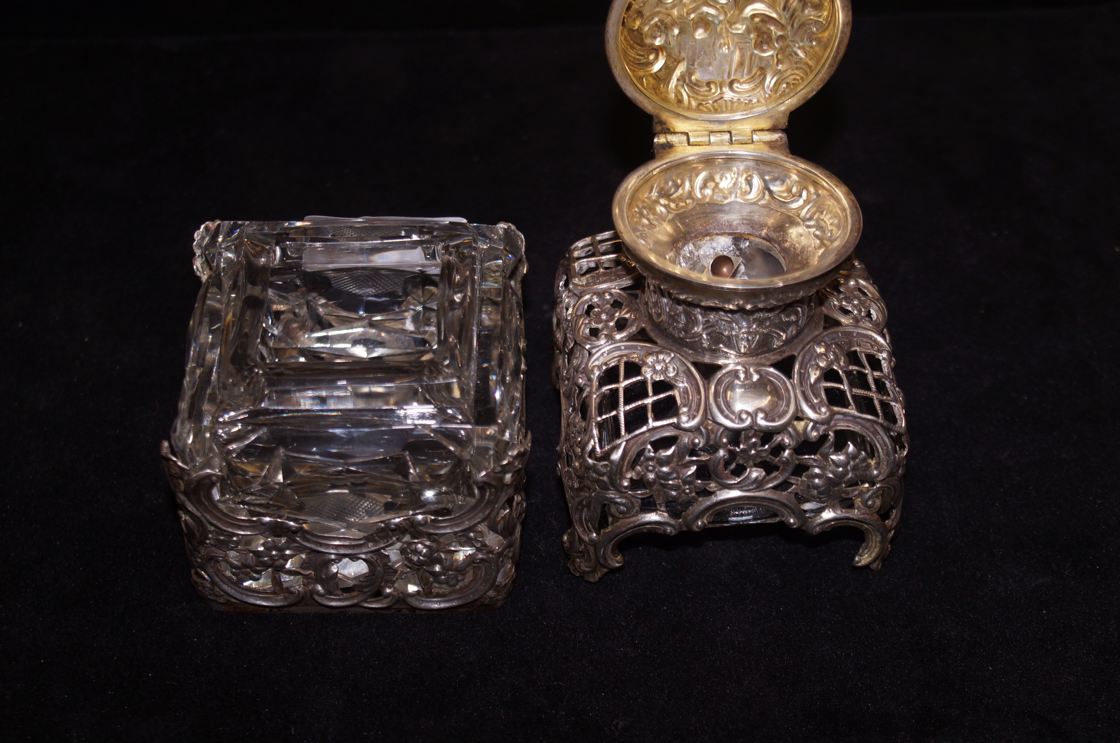 Early Victorian Large Scent Bottle Converted into Trinket Box with London Hal - Image 2 of 4