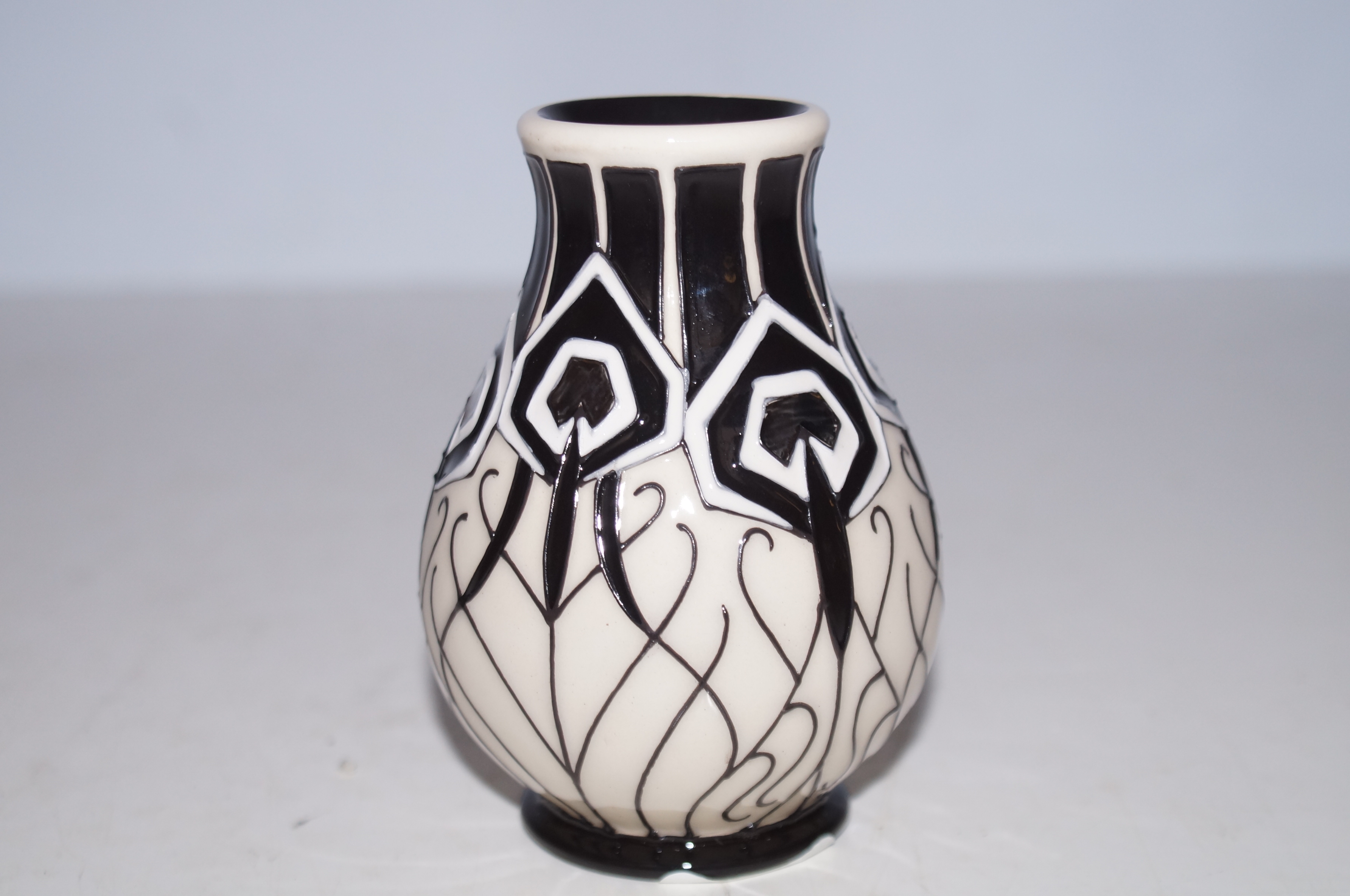 Moorcroft Peacock parade vase 8cm