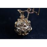 9ct Gold Pendant in the form of a Water Jug - 4.7g