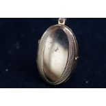 9ct Gold Photo Pendant - 4.9g