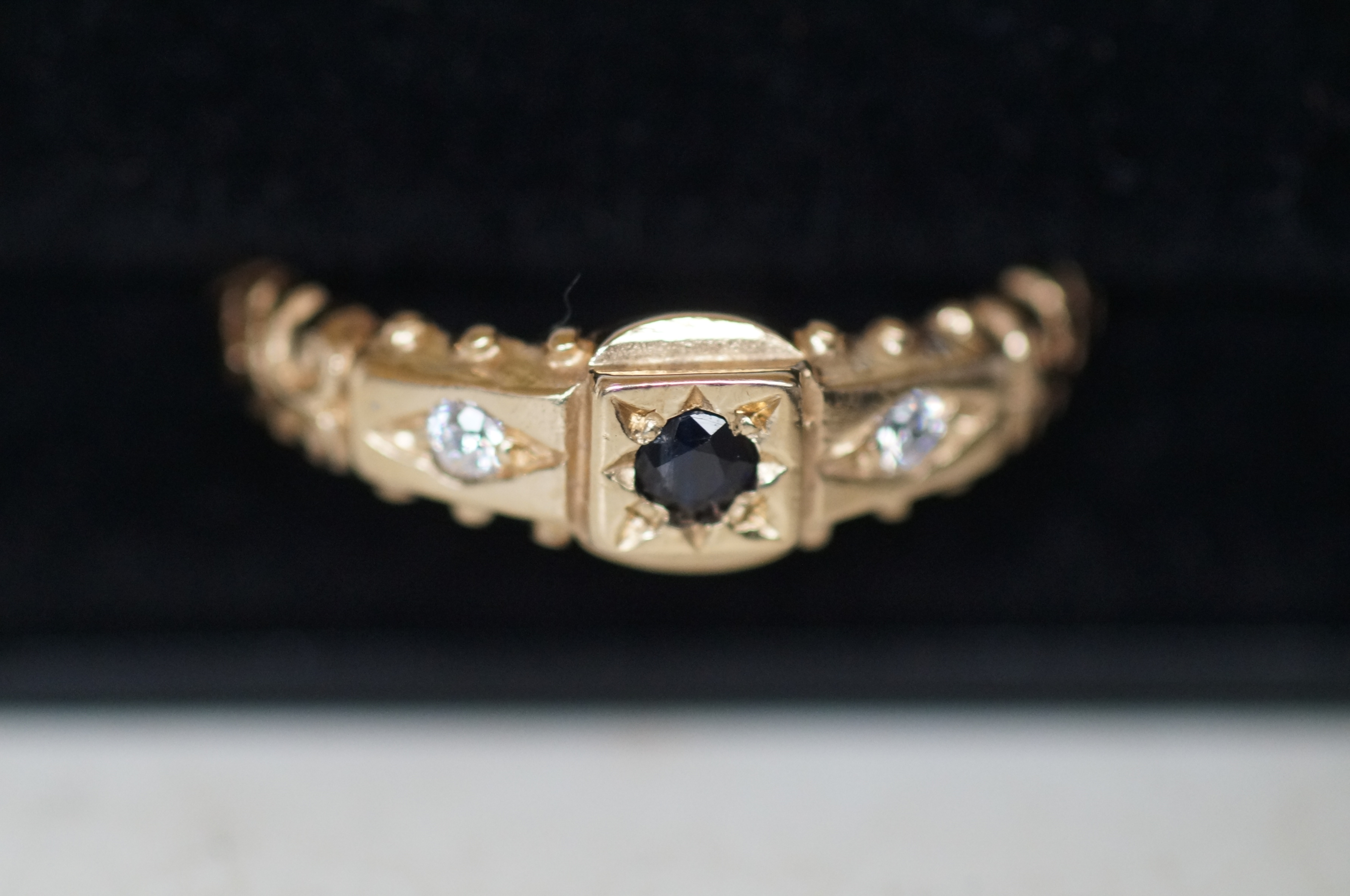 9ct gold ring set with sapphire