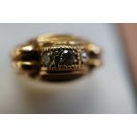 9ct Gold Gents Three Stone Ring, weight 11.7g - Si