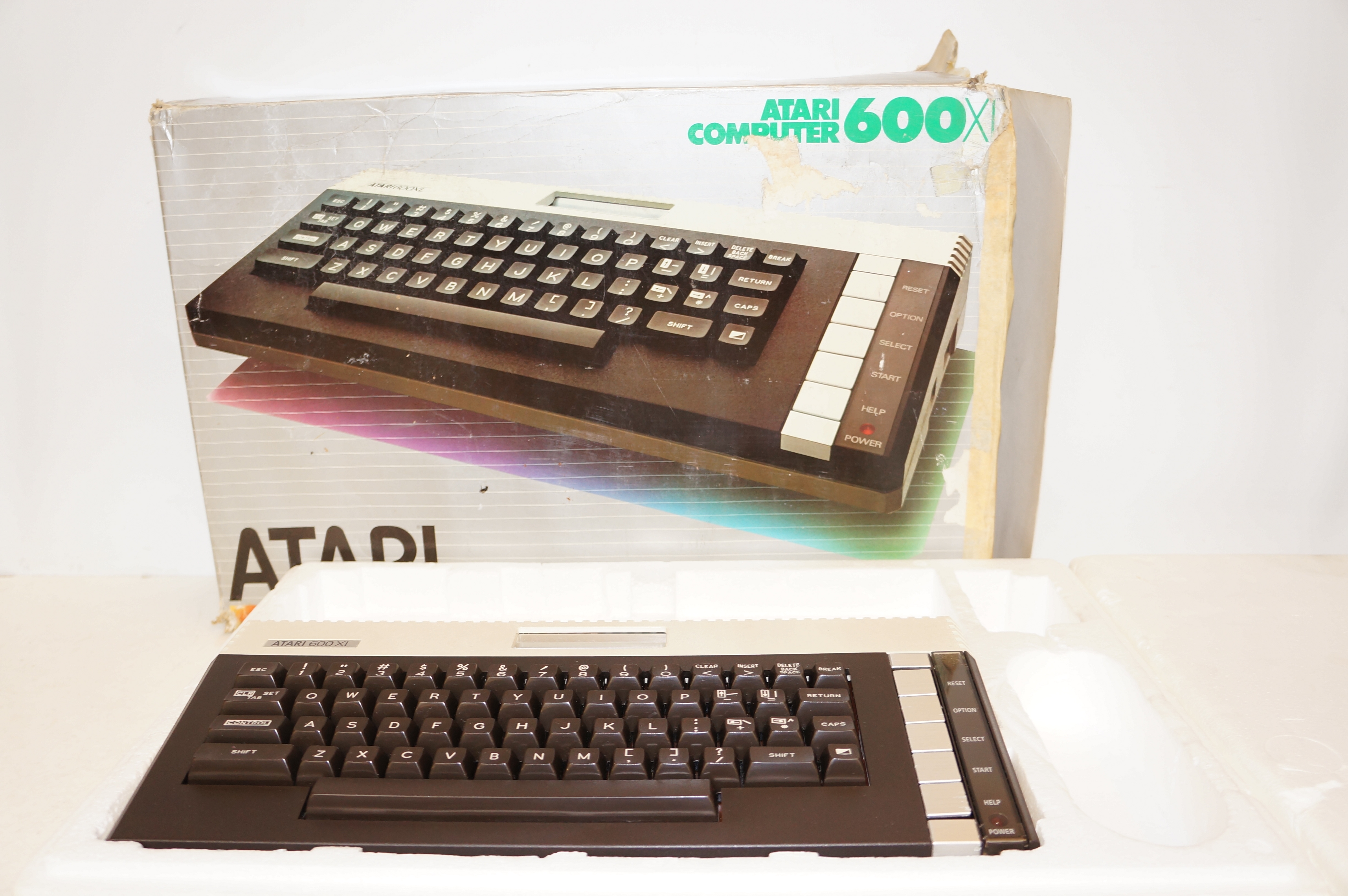Atari 600 XL (No Power Cable, Box Distressed)