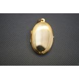 9ct Gold Photo Pendant - 4.8g