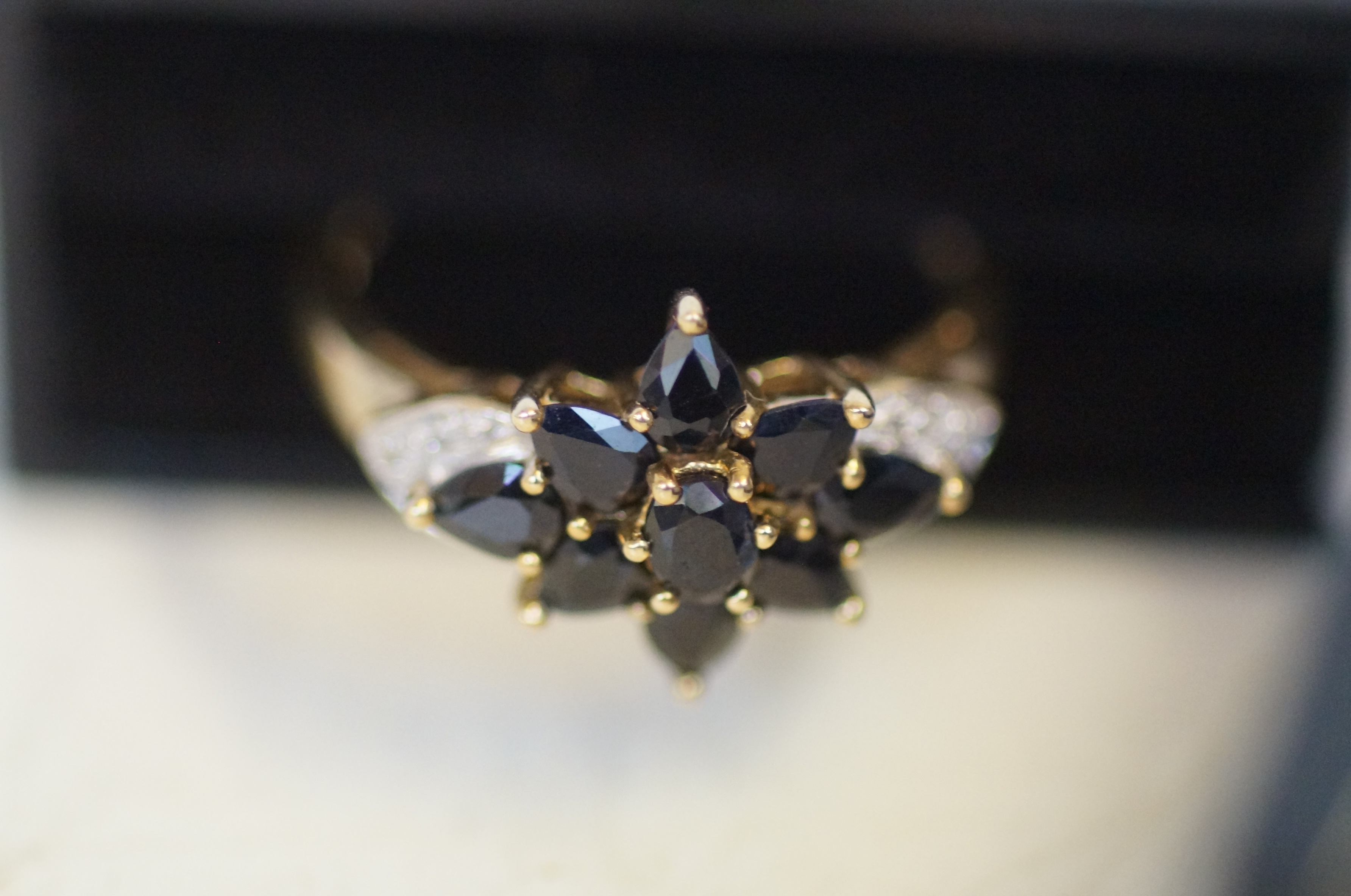 9ct Gold Ring set with Sapphire & Diamonds