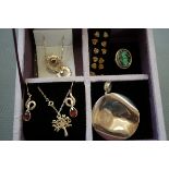 Collection of Silver Jewellery including Jewellery