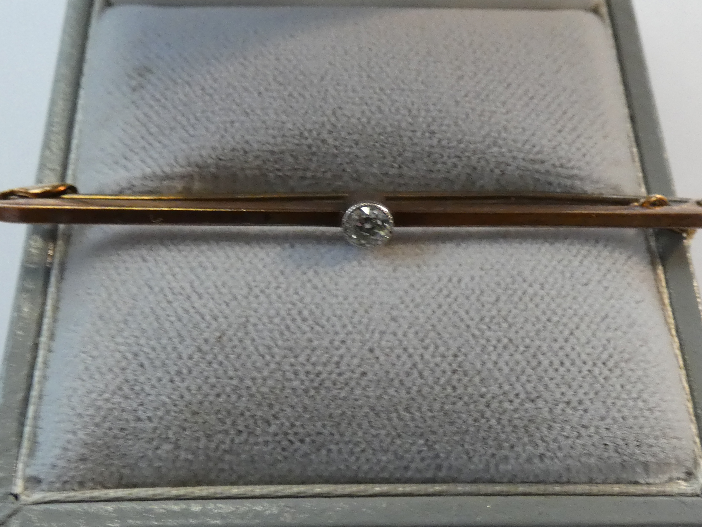 18ct Gold bar brooch set with good quality diamond