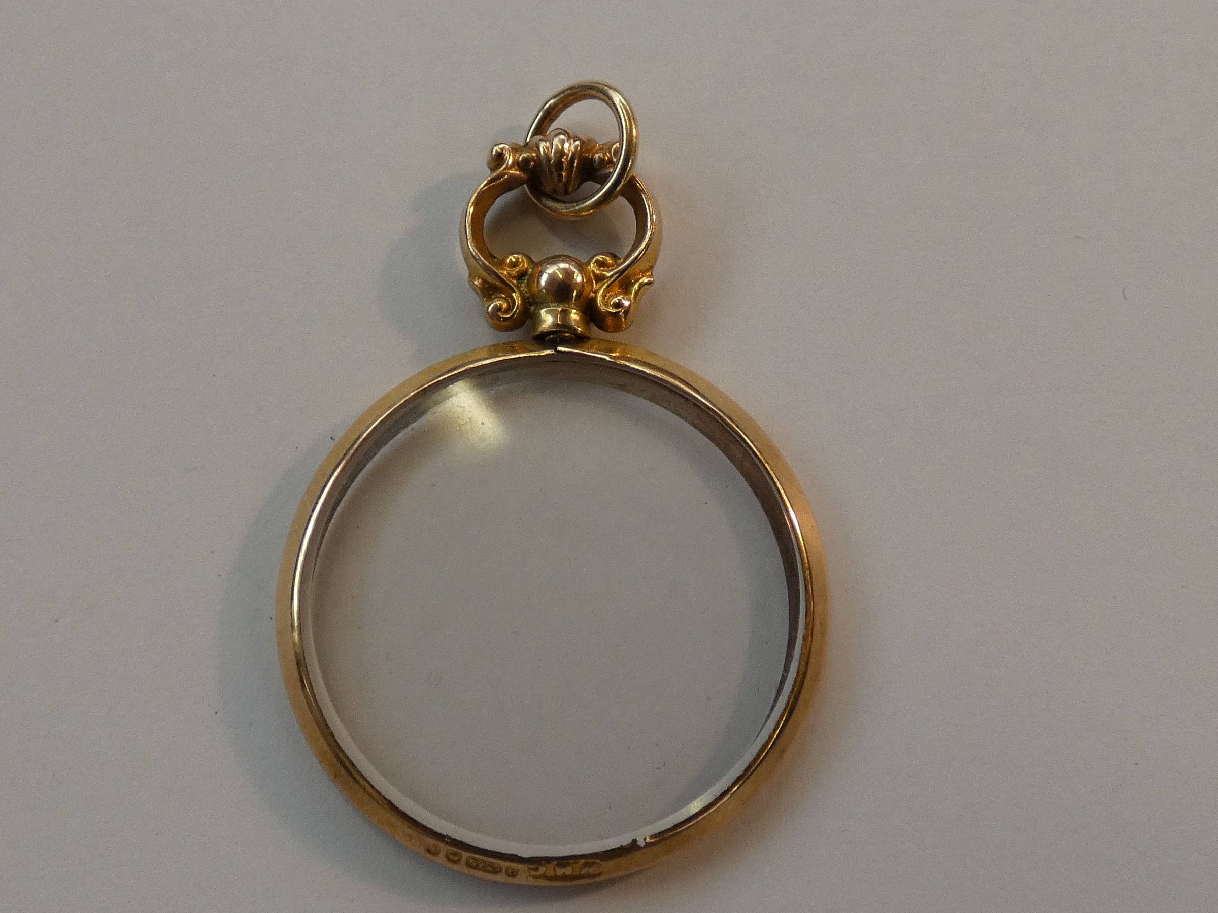 9ct Gold pendant with glass insert