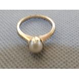 9ct Gold ring set with solitaire pearl Size M