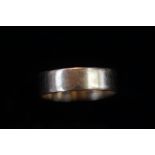 9ct Gold wedding band Size S