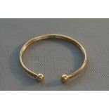 9ct Gold bangle Weight 4.7g