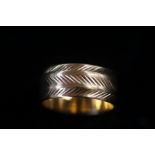 9ct Gold ring Weight 4.1g Size O