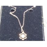 9ct Gold chain & pearl pendant