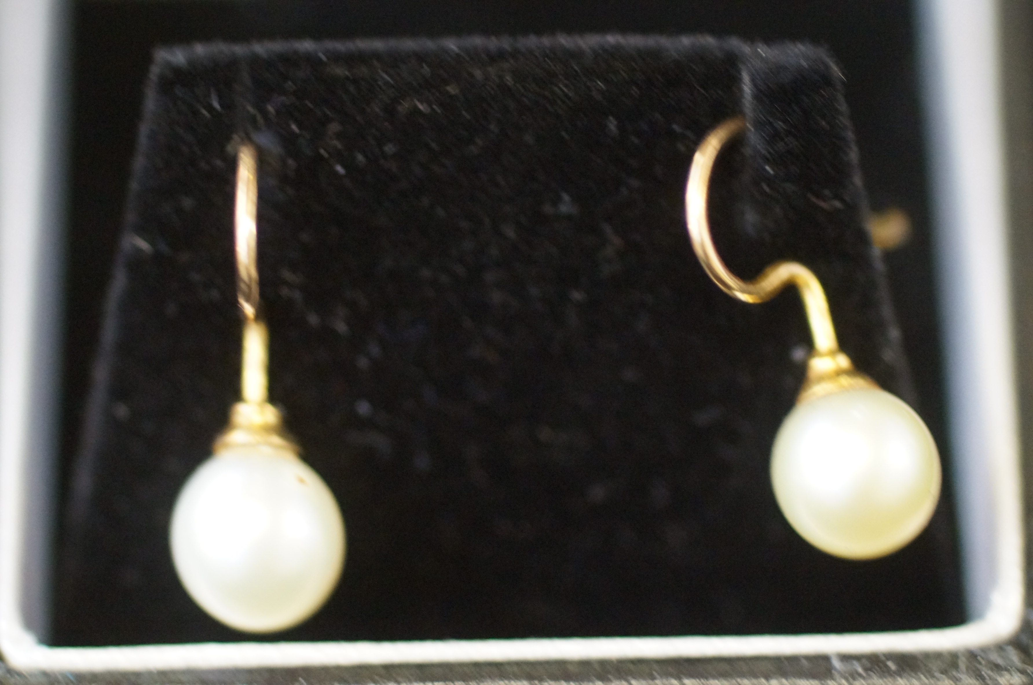 9ct Gold pearl earrings