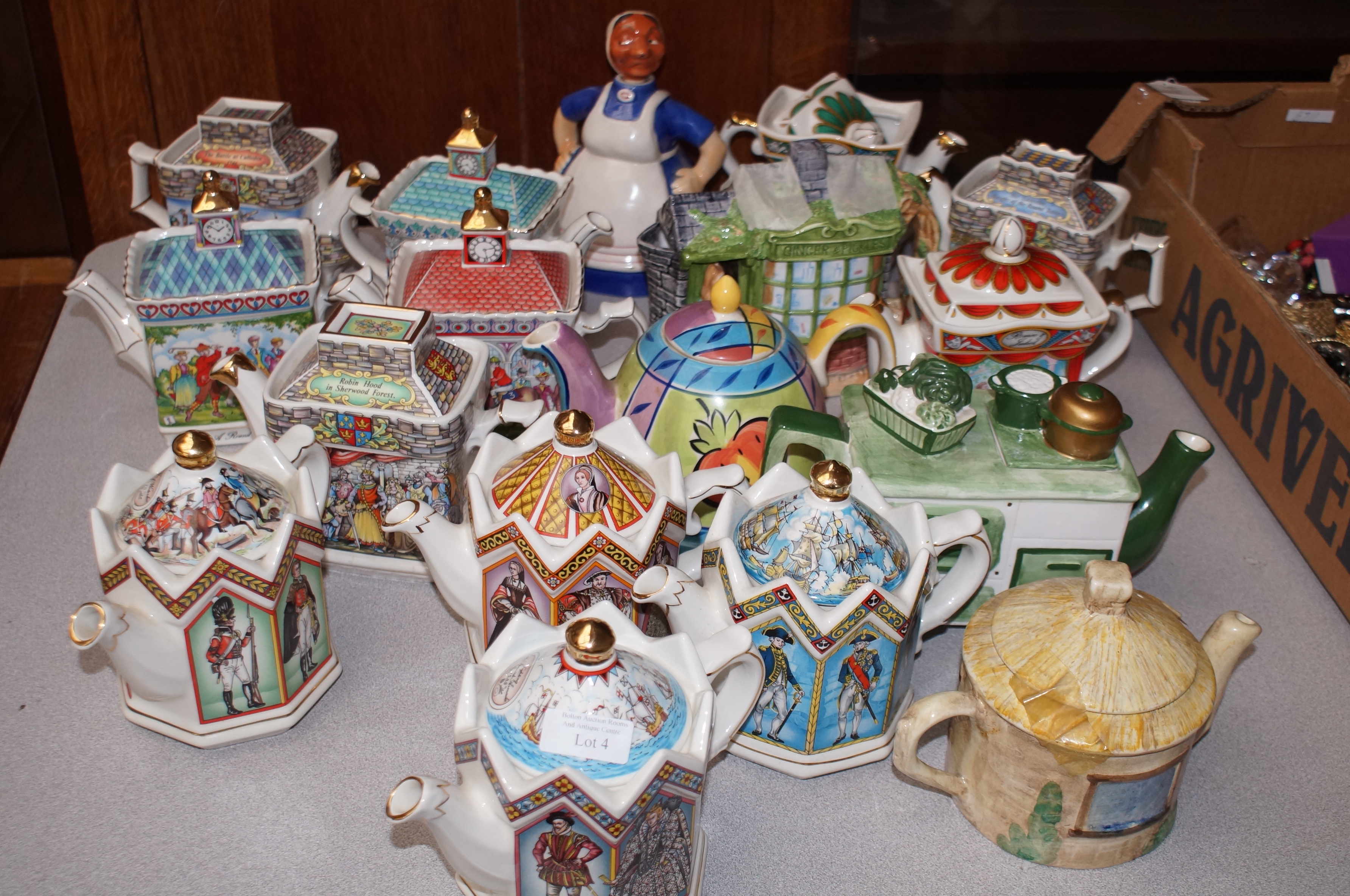 17 Collectable teapots