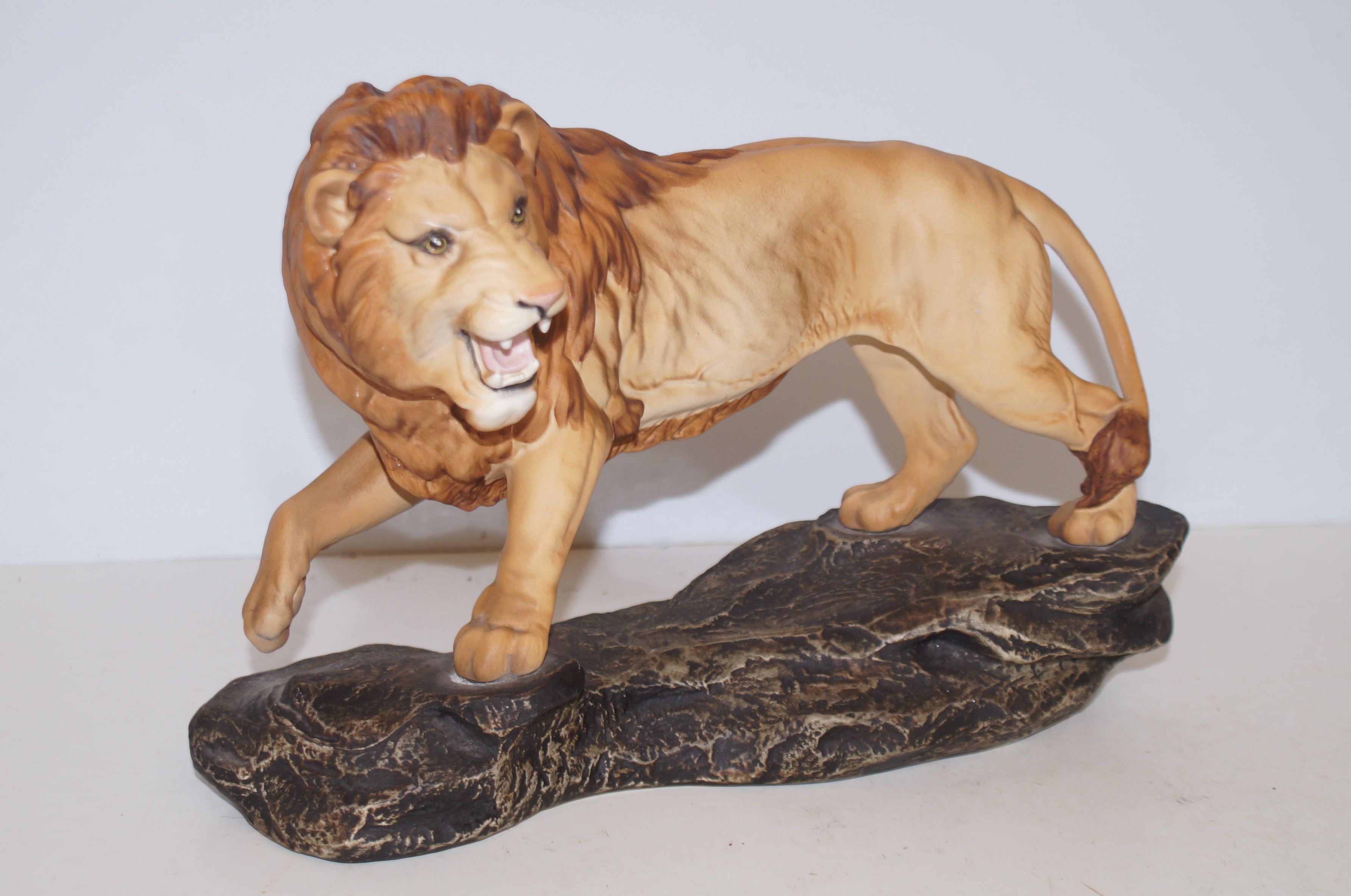 Beswick Lion on rock (Seconds)