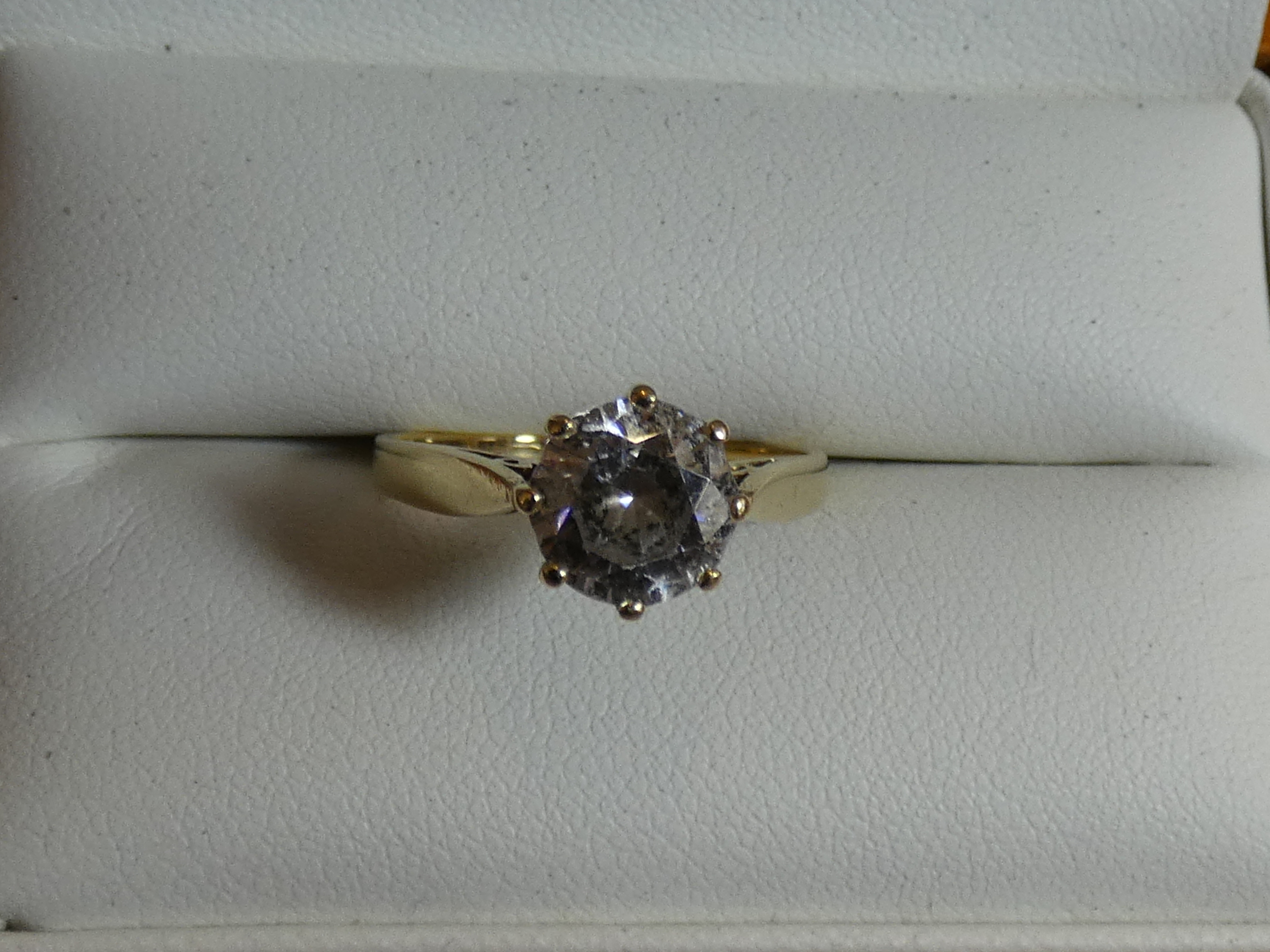 9ct Gold dress ring set with large white stone Siz