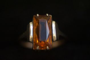 9ct Gold ring set with large amber stone Size M