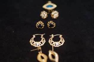 4x Pairs of 9ct gold earrings & a 9ct Gold pendant