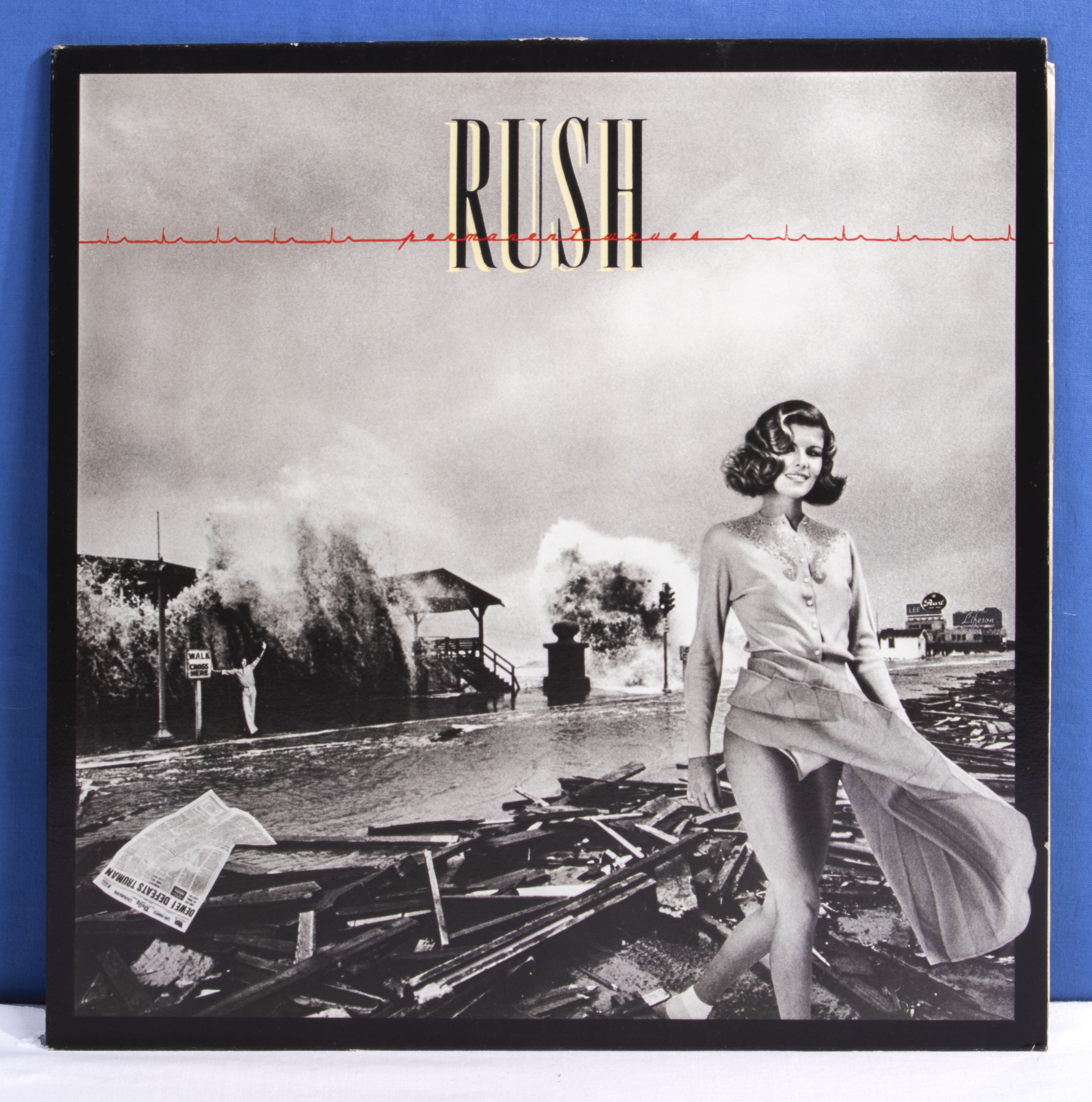 Five albums by RUSH, Signals, A Farewell to Kings, Moving Pictures, Exit Stage Left (double) and - Image 13 of 17