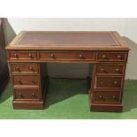 A Victorian mahogany pedestal desk, 1.2m wide x 66cm deep and 72cm tall