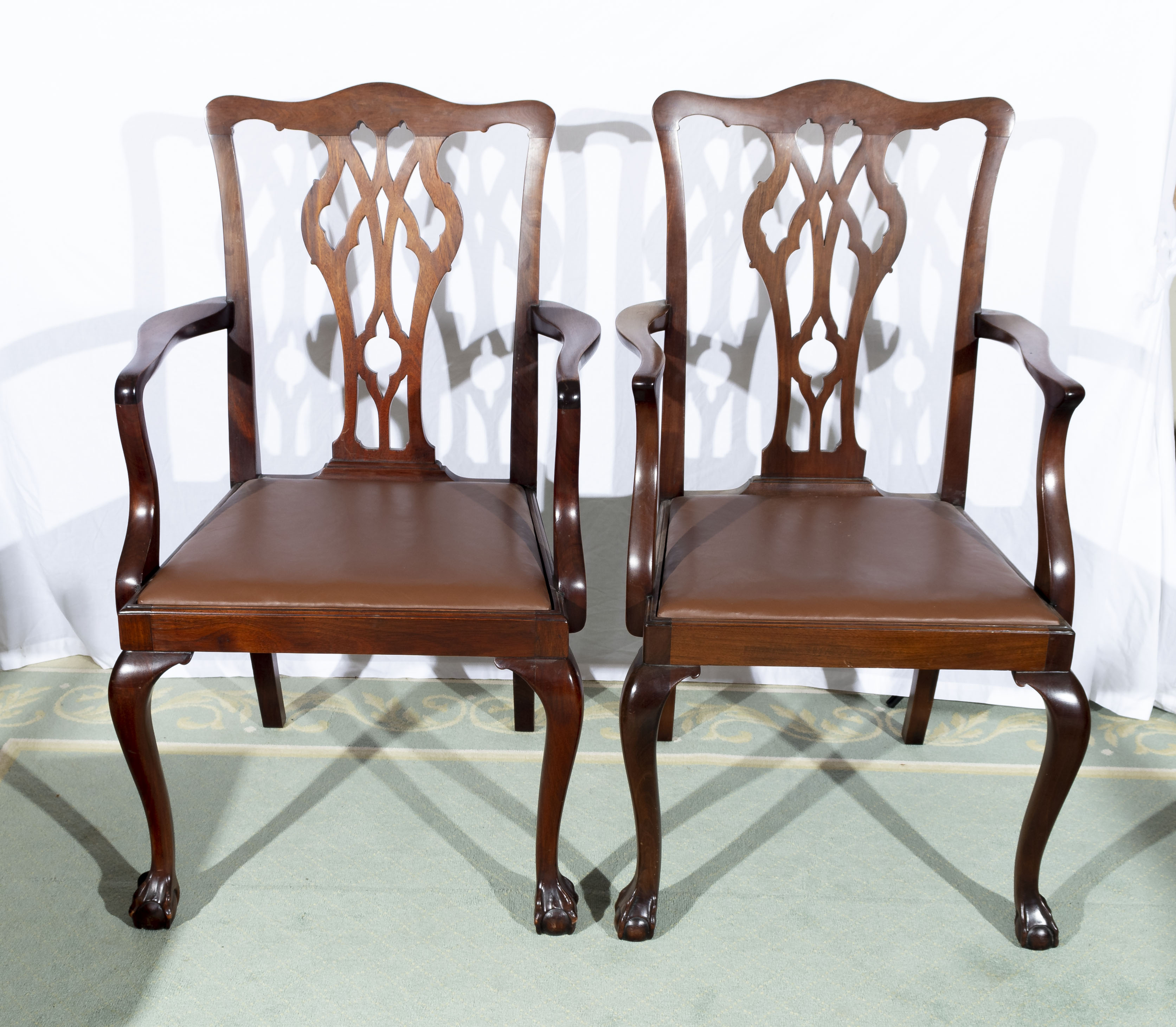 A set eight vintage dining chairs in the Georgian style. - Image 3 of 3