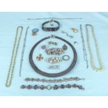 A collection of vintage jewellery