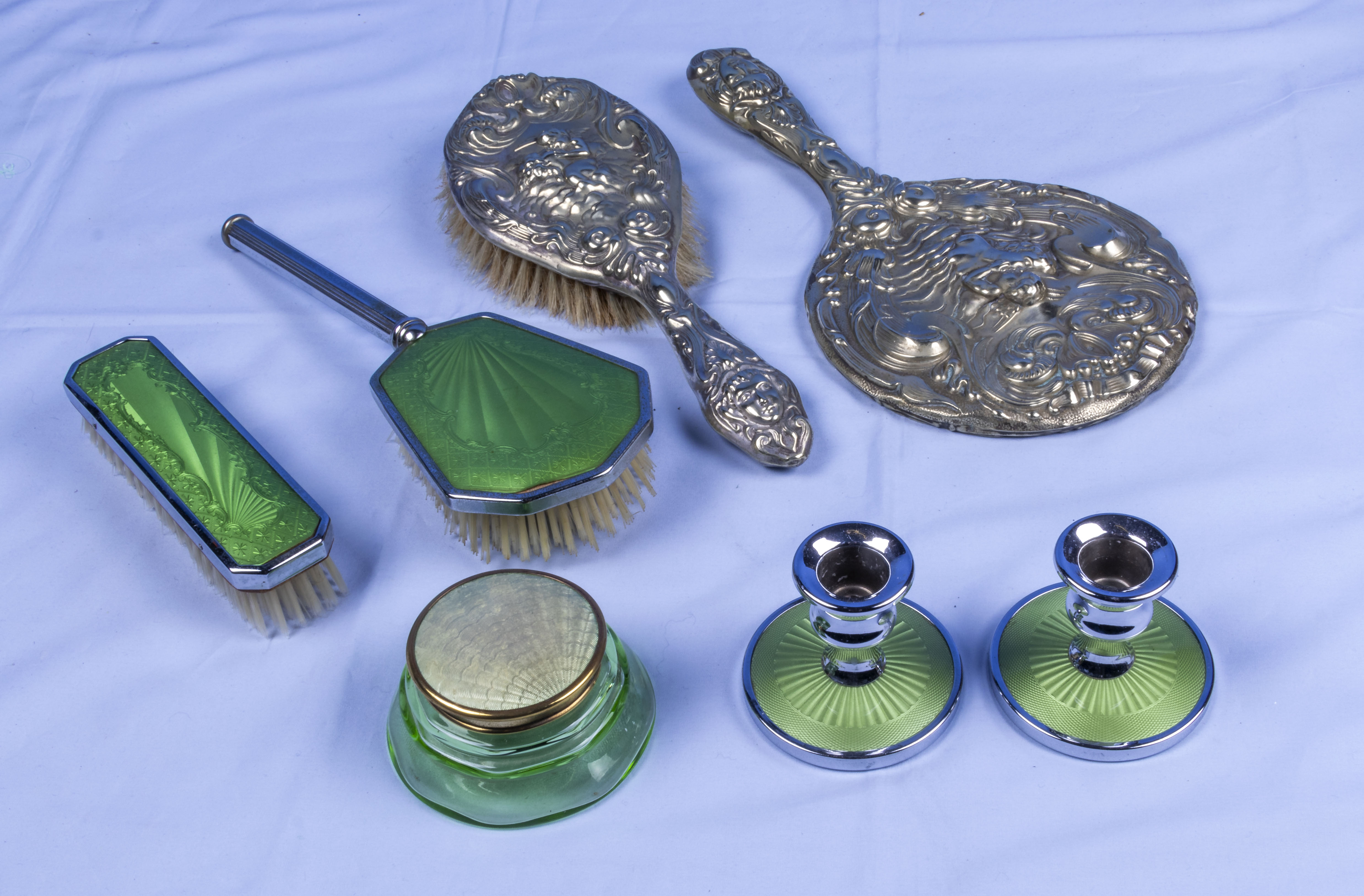 Assorted vintage dressing table items