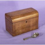 A small tea caddy