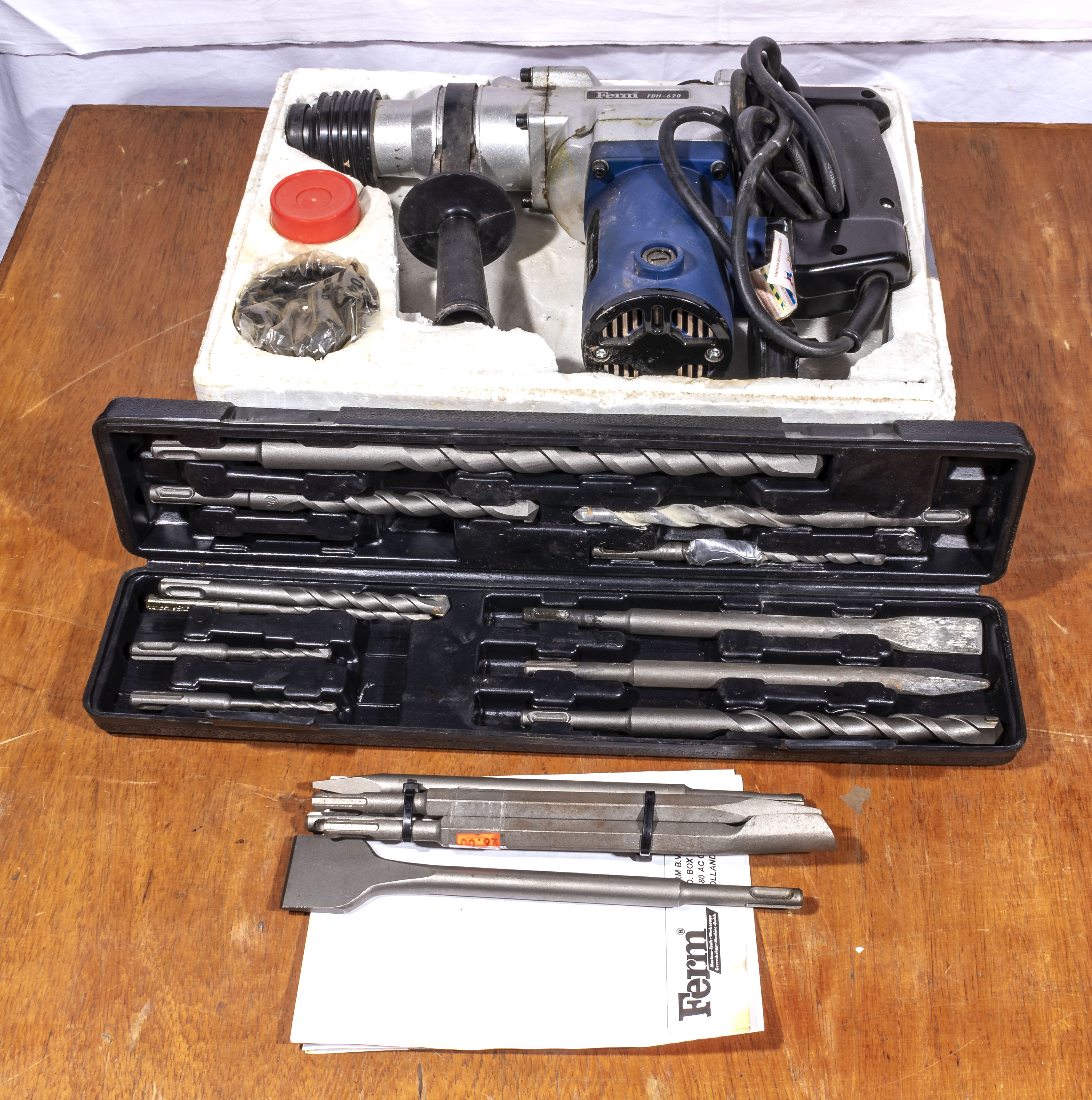 Ferm FBH-620 SDS Rotary hammer drill together with drill bits and chisel attachments